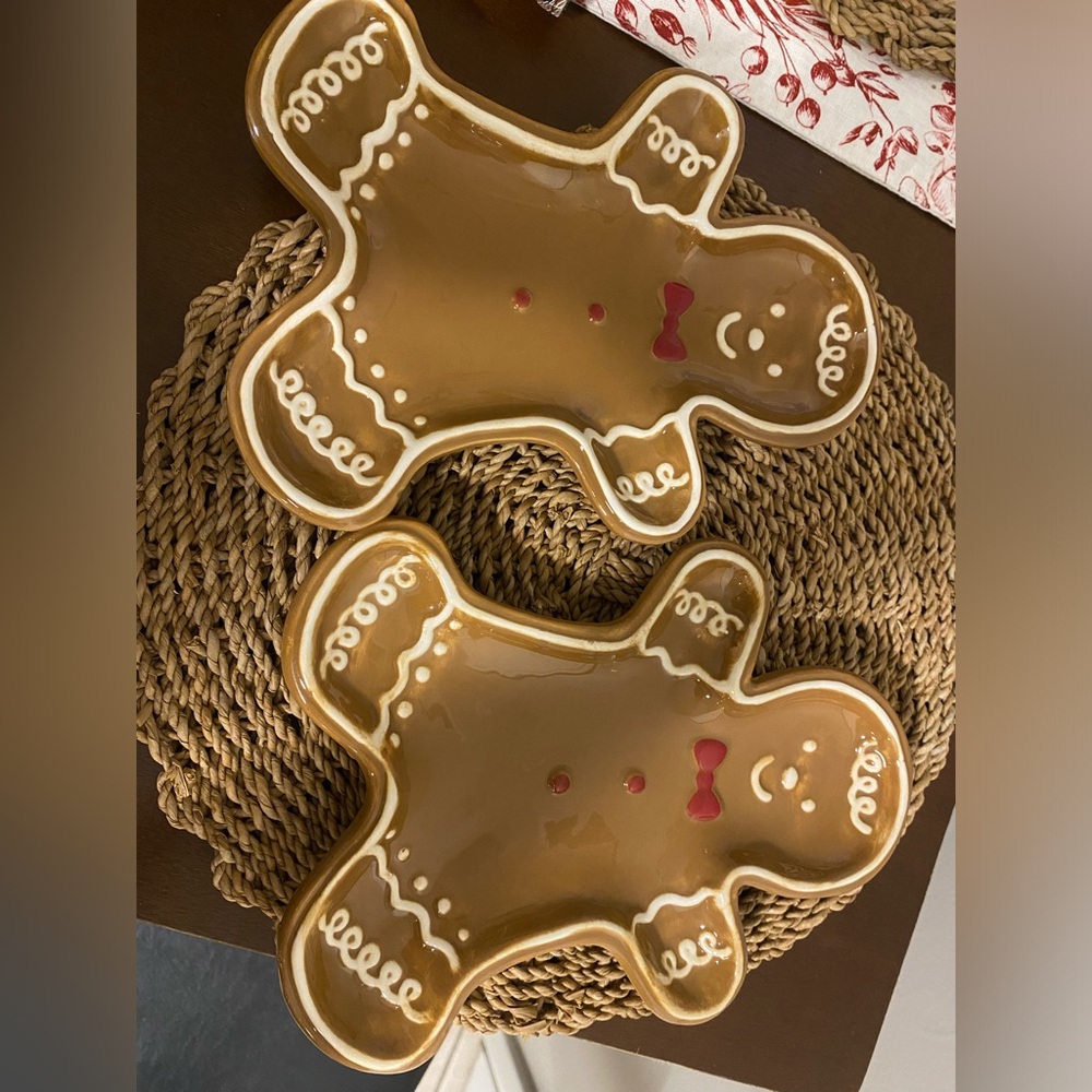 Gingerbread man plates